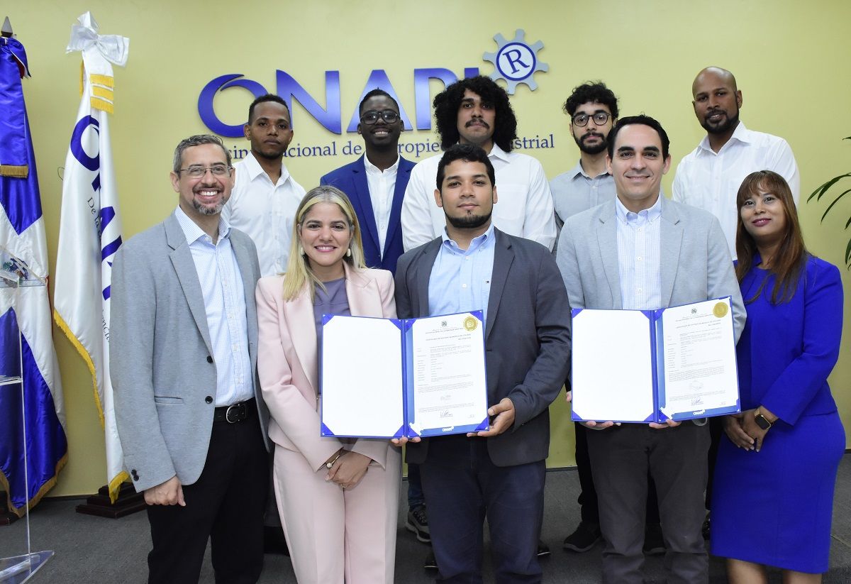 ?p=image&amp;src=%7B%22file%22%3A%22images%2Fzoo%2Fuploads%2FPatentesconcedidasaintec Instituto Tecnol&oacute;gico de Santo Domingo - INTEC logra dos nuevas patentes con dispositivo antirrobos para motocicletas y aparato de control para el descenso de carga en paraca&iacute;das 