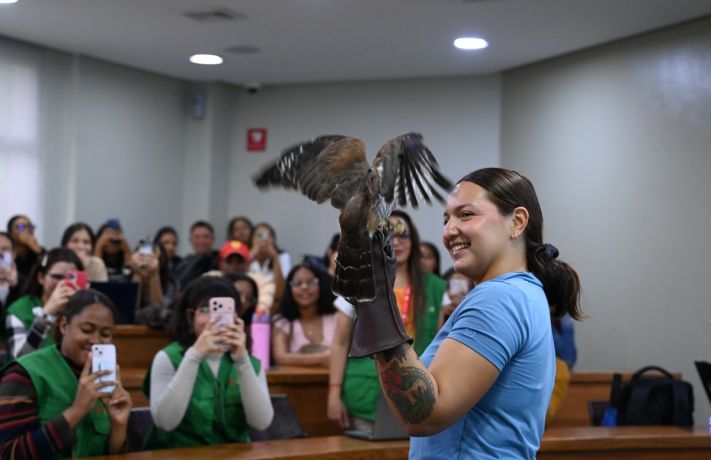 ?p=image&amp;src=%7B%22file%22%3A%22images%2Fnews%2FGavilanEspanola Instituto Tecnol&oacute;gico de Santo Domingo - prensa