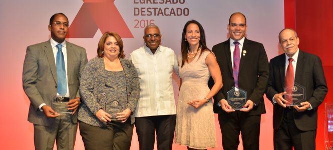 ?p=image&amp;src=%7B%22file%22%3A%22images%2Fnews%2FEgresadosDestacados2016 Instituto Tecnol&oacute;gico de Santo Domingo - Notas de prensa