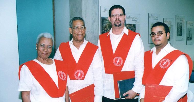 ?p=image&amp;src=%7B%22file%22%3A%22images%2Facerca-de-intec%2Fdatos-e-historia%2F2000%2F2000-Profesores Instituto Tecnol&oacute;gico de Santo Domingo - Historia