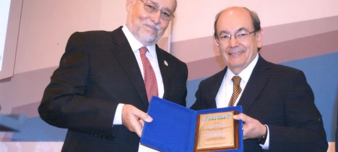 ?p=image&amp;src=%7B%22file%22%3A%22images%2Fnews%2FRaymundoJimenezpremio Instituto Tecnol&oacute;gico de Santo Domingo - Notas de prensa