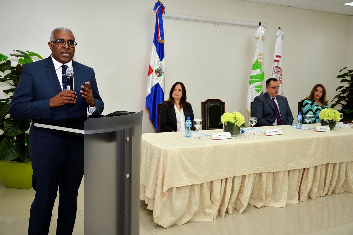 ?p=image&amp;src=%7B%22file%22%3A%22images%2Fnews%2FRolandoGuzmanDGII Instituto Tecnol&oacute;gico de Santo Domingo - Capacitan a periodistas sobre Sistema tributario Dominicano