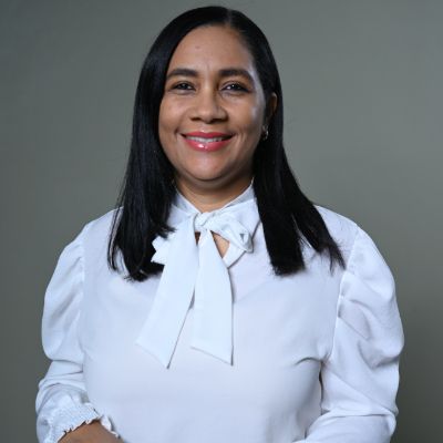 ?p=image&amp;src=%7B%22file%22%3A%22images%2Fespecialistas%2FElaine-segura Instituto Tecnol&oacute;gico de Santo Domingo - Especialistas