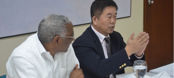 ?p=image&amp;src=%7B%22file%22%3A%22images%2Fprensa%2FAlmuerzo+becarios+China+2014+WEB+Rector+y+China Instituto Tecnol&oacute;gico de Santo Domingo - Notas de prensa