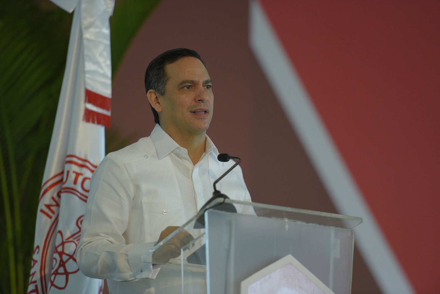 Luis_Henry_Molina_president_of_the_Suprema_Corte_de_Justicia_and_guest_speaker_of_the_59_graduation%C3%B3n_of_INTEC Instituto Tecnológico de Santo Domingo - Graduanda calls its partners to innovate and generate a change that impacts RD development