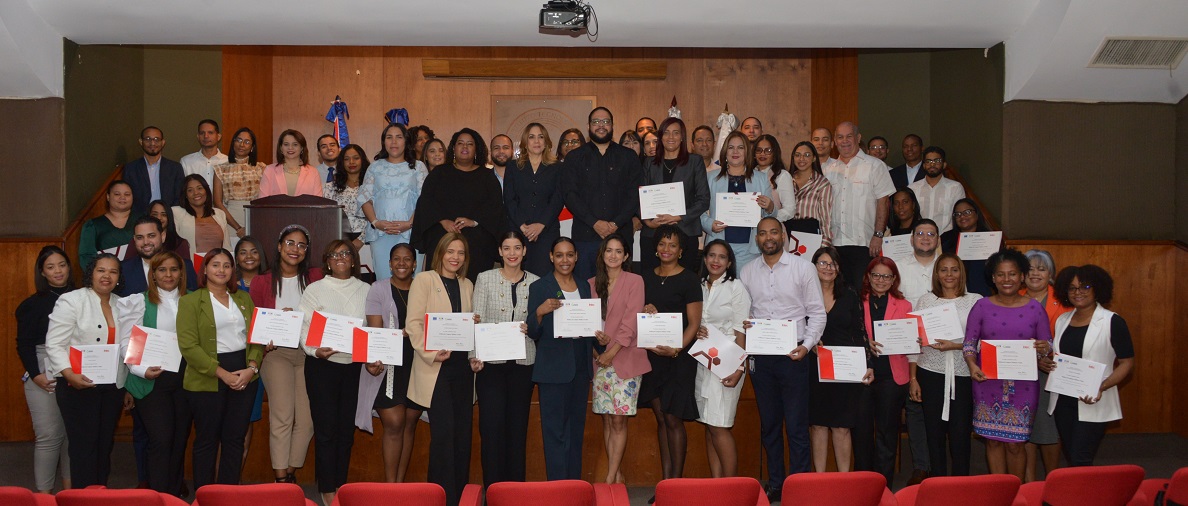 Tecnicos%20del%20Estado%20se%20capacitan%20en%20Politica%20de%20Compras%20Verdes Instituto Tecnológico de Santo Domingo - State Technicians are trained in Green Purchasing Policy