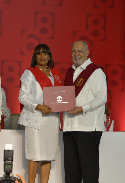 Yvelisse%20Antonia%20Perez%20primera%20graduanda%20del%20Doctorado%20en%20Ciencias%20Ambientales Instituto Tecnológico de Santo Domingo - Mujeres lideran sexagésima octava graduación del INTEC