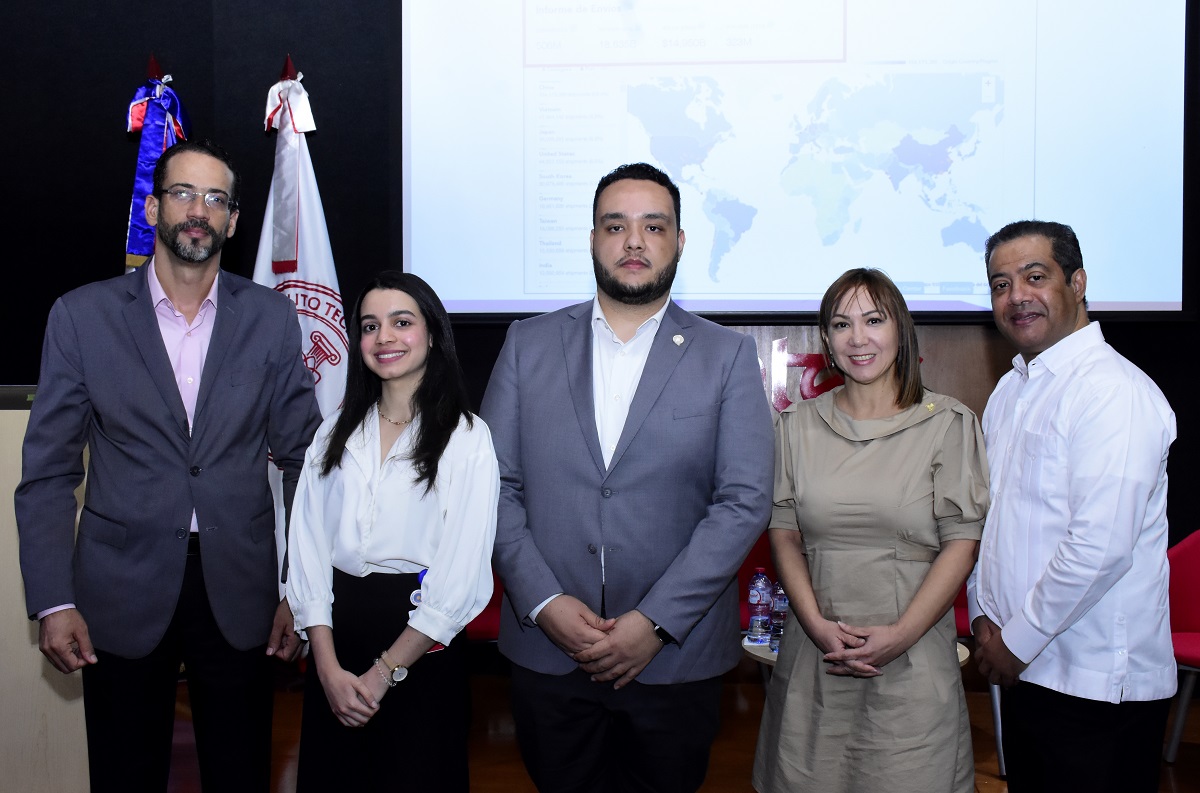 Instituto Tecnológico de Santo Domingo - Analistas presentan ...