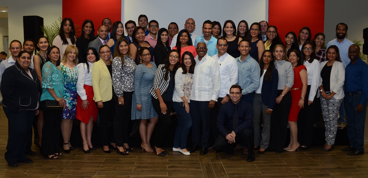 Rector_Rolando_Gurzm%C3%A1n_with_scholars_PIES Instituto Tecnológico de Santo Domingo - INTEC recognizes companies, families and institutions that support the PIES Scholarship Program