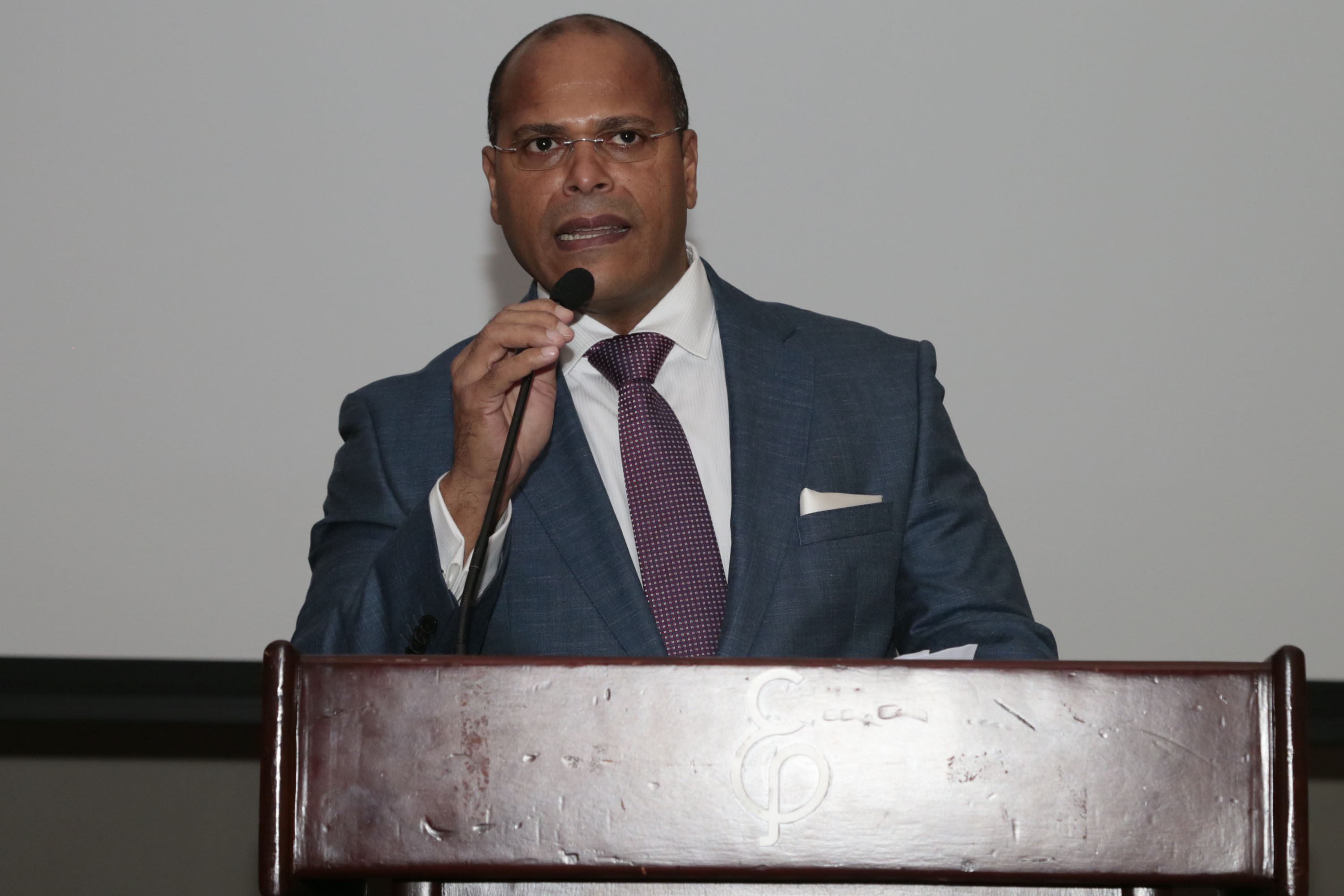 Dr._Freddy_Flores_Lebr%C3%B3n_pte._Sociedad_Dominicana_de_Neurolog%C3%ADa Instituto Tecnológico de Santo Domingo - Intecianos electos presidentes de sociedades médicas dominicanas