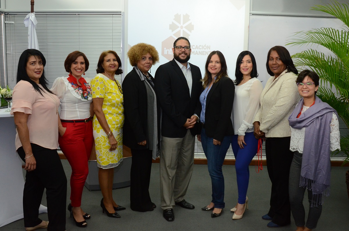 Equipo_de_la_Direcci%C3%B3n_de_Educaci%C3%B3n_Permanente_ Instituto Tecnológico de Santo Domingo - Un nuevo modelo de Educación Permanente para continuar creciendo