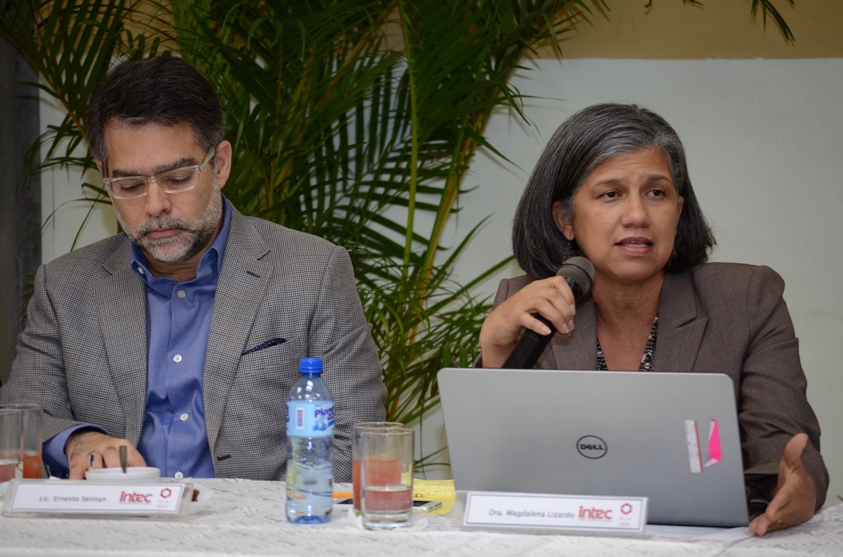 Ernesto_Selman_y_Magdalena_Lizardo-FORO_DIA Instituto Tecnológico de Santo Domingo - Labor del INTEC repercute en la sociedad dominicana