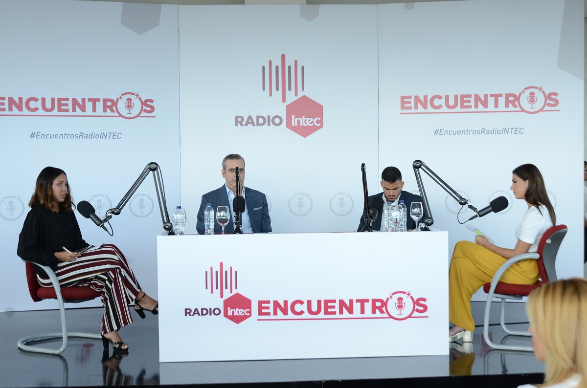 Luis_Abinader_en_la_cabina_de_Radio_INTEC_3 Instituto Tecnológico de Santo Domingo - Luis Abinader: “PRM aspira no se elijan jueces que respondan a intereses políticos” 