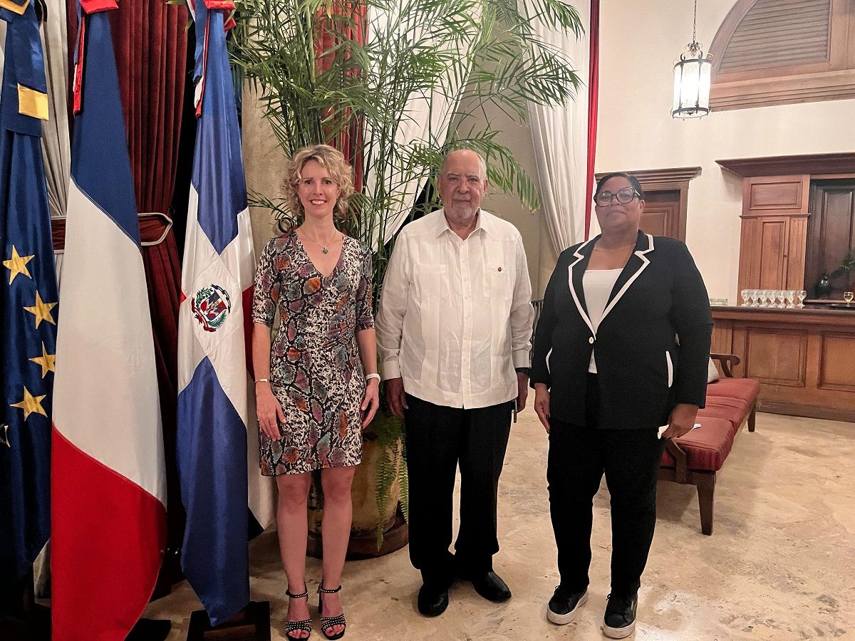 Embajadora%20de%20Francia%20en%20RD%20recibe%20a%20representantes%20del%20Proyecto%20ResAgro-Sargazo%20en%20su%20residencia-06a30c60 image Embajadora%20de%20Francia%20en%20RD%20recibe%20a%20representantes%20del%20Proyecto%20ResAgro-Sargazo%20en%20su%20residencia-06a30c60 Instituto Tecnológico de Santo Domingo - Embajadora de Francia en RD recibe a representantes del Proyecto ResAgro-Sargazo en su residencia