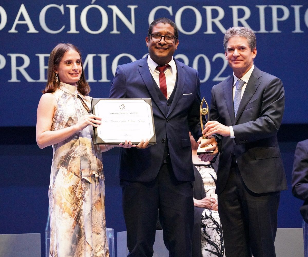 Manuel%20Colome%20recibe%20Premio%20Fundacion%20Corripio%202023-13772789 Instituto Tecnológico de Santo Domingo - INTEC teacher receives Corripio Foundation Award