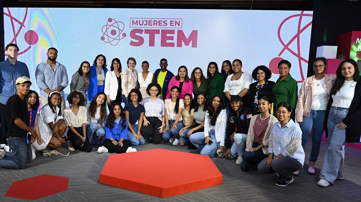Mujeres%20en%20STEM%20es%20un%20evento%20anual%20de%20INTEC%20y%20el%20Banco%20BHD%20para%20promover%20que%20mas%20ninas%20y%20mujeres%20estudien%20carreras%20en%20esa%20area-344f1a9a image Mujeres%20en%20STEM%20es%20un%20evento%20anual%20de%20INTEC%20y%20el%20Banco%20BHD%20para%20promover%20que%20mas%20ninas%20y%20mujeres%20estudien%20carreras%20en%20esa%20area-344f1a9a Instituto Tecnológico de Santo Domingo - Abogan por mayor formación de mujeres en carreras STEM para enfrentar estereotipos culturales