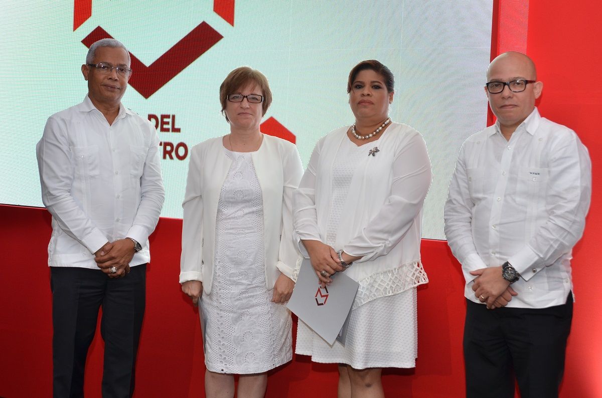 Jos%20Feliz%20Marrero%20Mara%20Penkova%20Solhanlle%20Bonilla%20y%20Vctor%20Gmez-Valenzuela%20%20-%20copia-3aaeb097 image Jos%20Feliz%20Marrero%20Mara%20Penkova%20Solhanlle%20Bonilla%20y%20Vctor%20Gmez-Valenzuela%20%20-%20copia-3aaeb097 Instituto Tecnológico de Santo Domingo - INTEC reconoce docentes destacados por excelencia