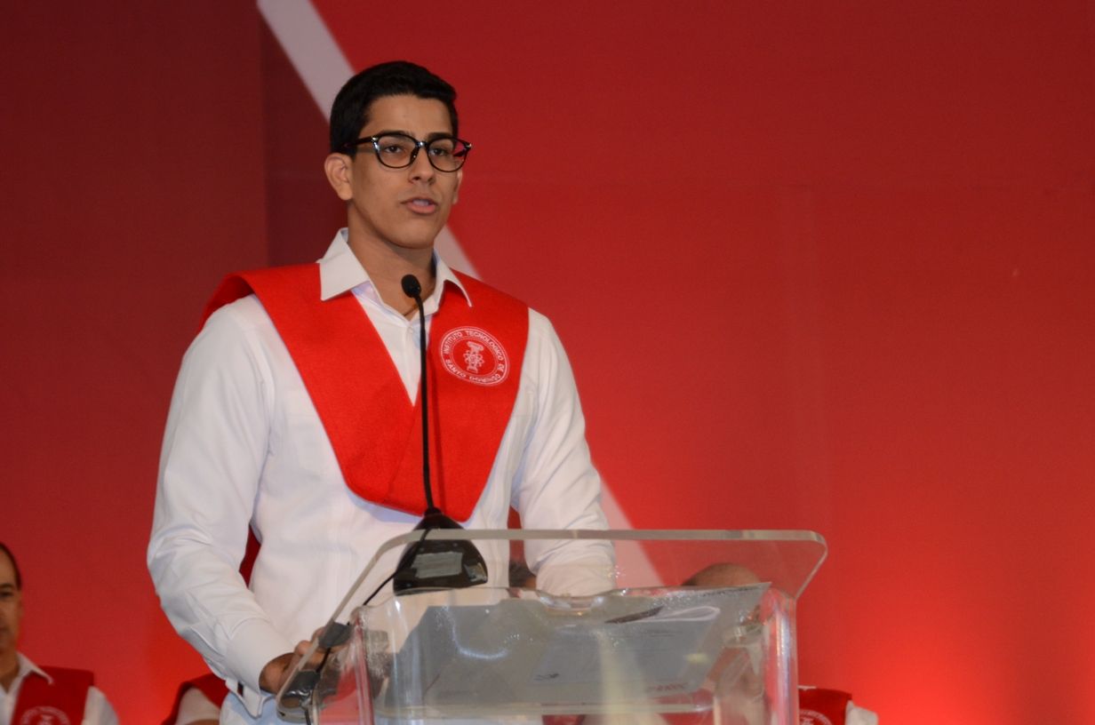 El%20graduando%20de%20mayor%20ndice%20Johnny%20Ren%20Pimentel%20de%20la%20carrera%20de%20ingeniera%20Elctrica%20al%20pronunciar%20su%20discurso%20en%20nombre%20de%20la%20promocin-4308e40f image El%20graduando%20de%20mayor%20ndice%20Johnny%20Ren%20Pimentel%20de%20la%20carrera%20de%20ingeniera%20Elctrica%20al%20pronunciar%20su%20discurso%20en%20nombre%20de%20la%20promocin-4308e40f Instituto Tecnológico de Santo Domingo - En su 45 aniversario, INTEC gradúa 871 profesionales