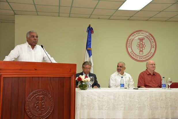 Rolando%20Guzman%20Odalis%20Perez-53ad5251 image Rolando%20Guzman%20Odalis%20Perez-53ad5251 Instituto Tecnológico de Santo Domingo - INTEC e IDDI gradúan 66 profesionales del Diplomado en cambio climático