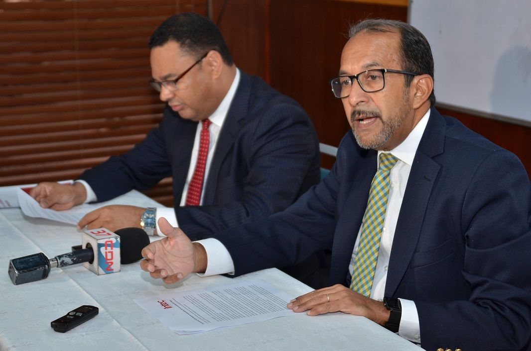 Rafael%20Espinal-56ef4640 image Rafael%20Espinal-56ef4640 Instituto Tecnológico de Santo Domingo - Economistas advierten deuda pública RD está en umbral de riesgo