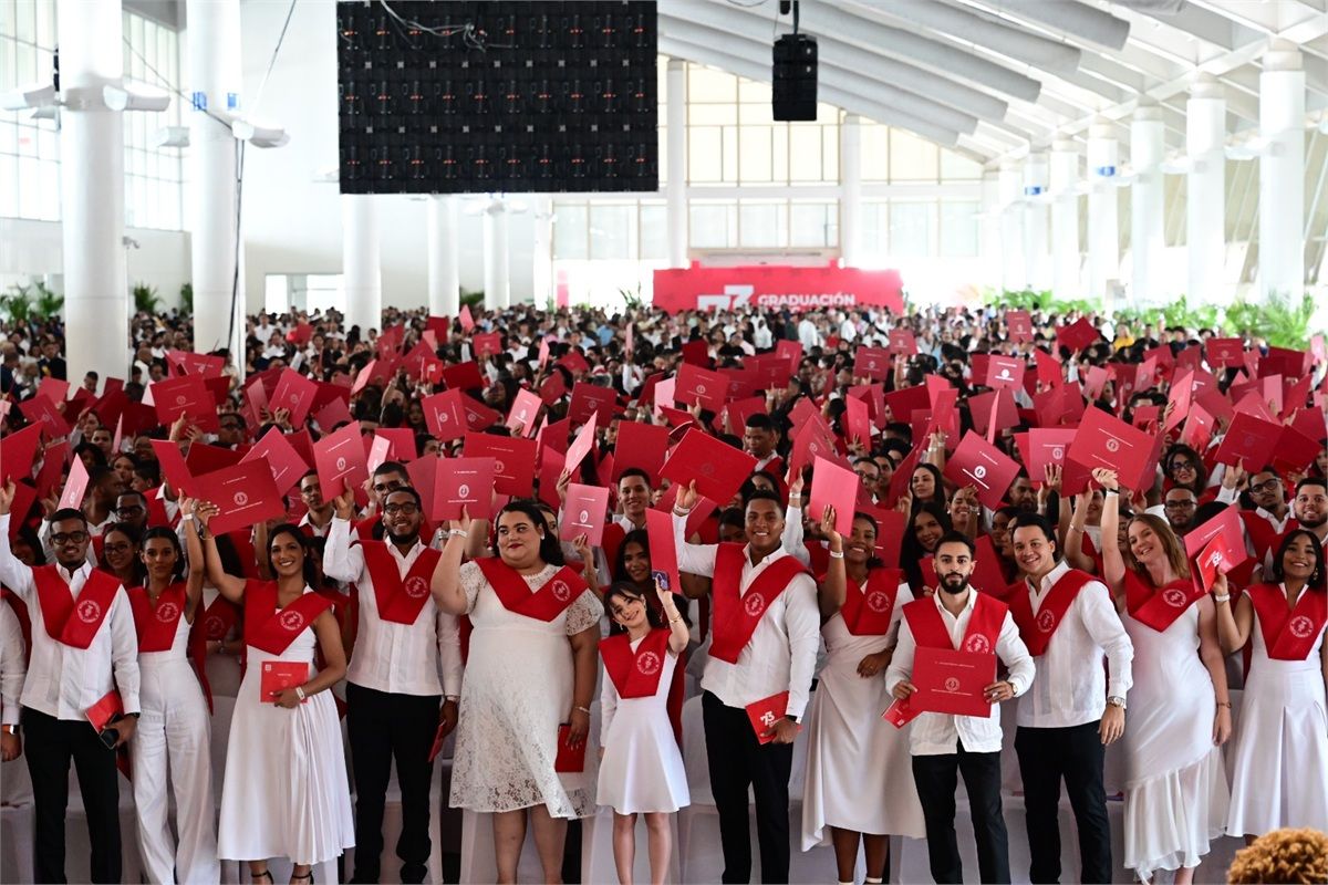 Portada%20-%20Graduacion%2073_1200x800-68d0996a Instituto Tecnol&oacute;gico de Santo Domingo - Inicio