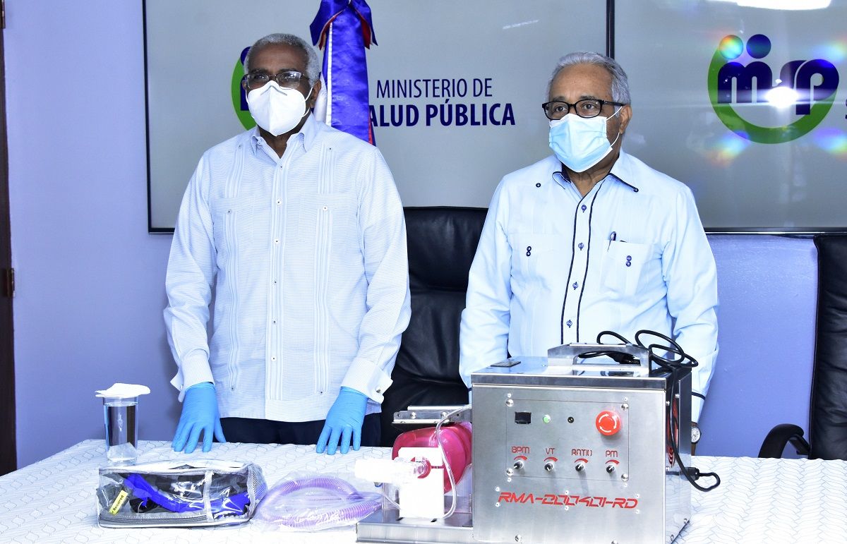 Rolando%20Guzmn%20y%20Rafael%20Snchez%20Crdenas-c1994a7f Instituto Tecnológico de Santo Domingo - INTEC delivers first mechanical fans to the Ministry of Public Health