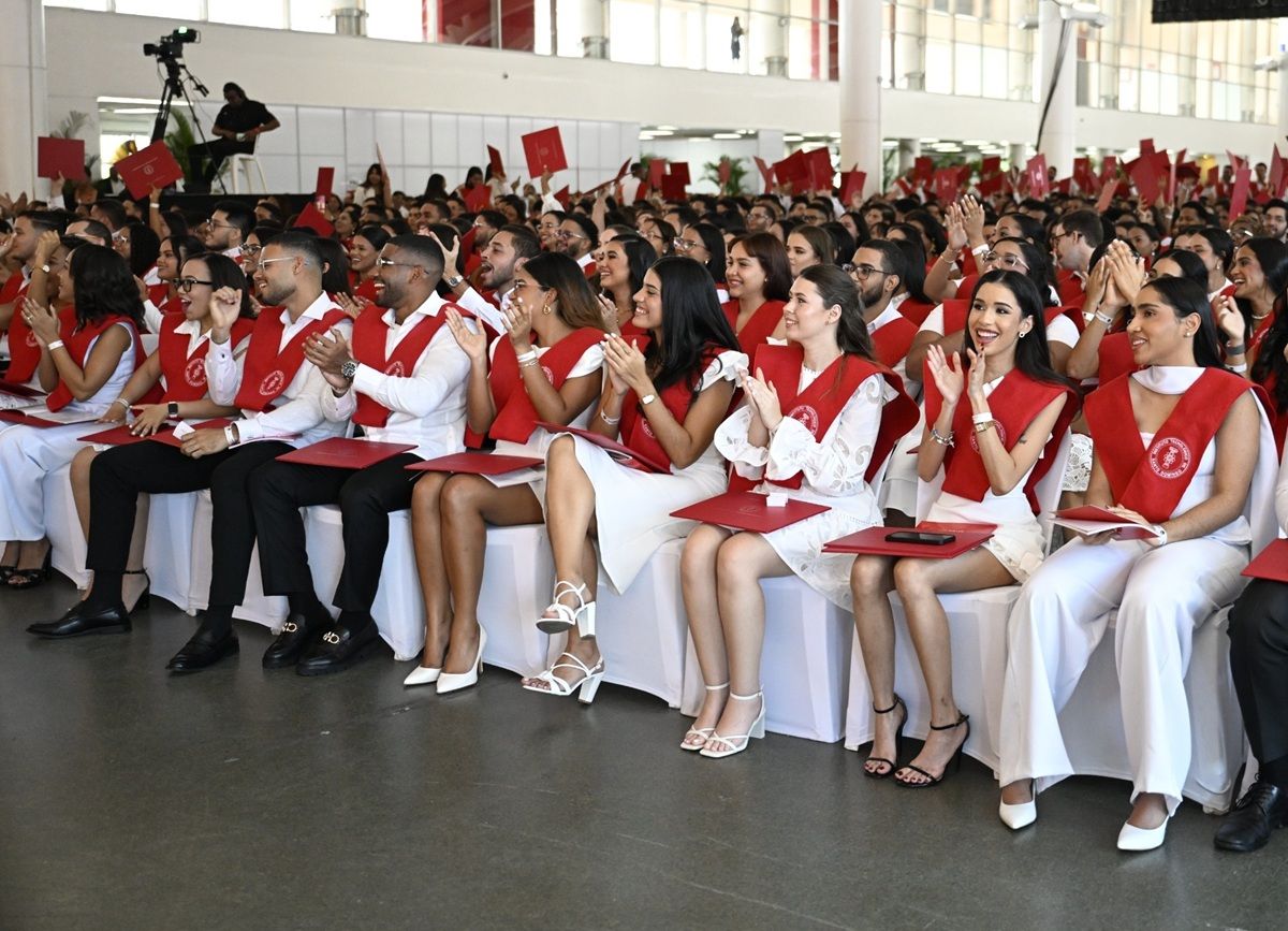 Graduandos%20y%20graduandas%20de%20INTEC-ce38f621 Instituto Tecnol&oacute;gico de Santo Domingo - Rector de INTEC llama a graduandos a buscar el bien mayor y alejarse del individualismo